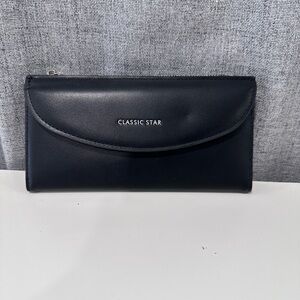 Classic Star women’s Black Wallet   NWOT